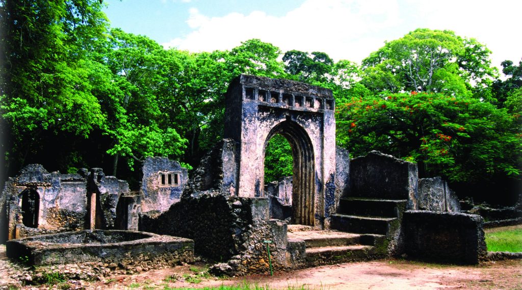 Gede Ruins, African Village and Hell's Kitchen - Full Day